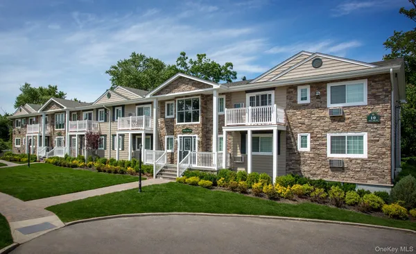 $2,370 | 234 River Avenue, Unit 63, Patchogue, NY 11772