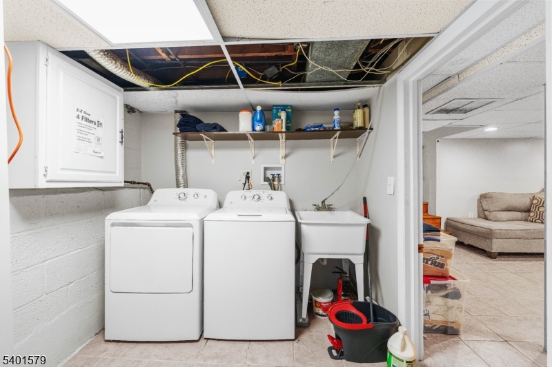 2563 Jackson Avenue Union, NJ 07083 - Photo 33 of 39 a utility room with dryer and washer
