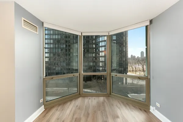 $4,000 | 195 North Harbor Drive, Unit 406, Chicago, IL 60601
