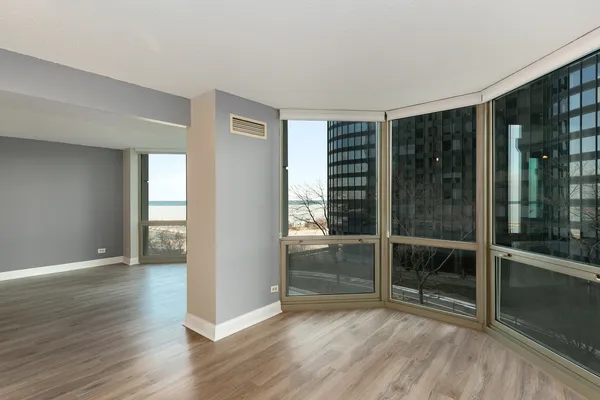 $4,000 | 195 North Harbor Drive, Unit 406, Chicago, IL 60601