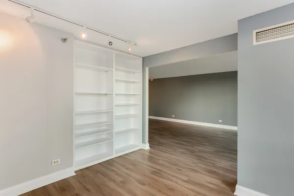 $4,000 | 195 North Harbor Drive, Unit 406, Chicago, IL 60601