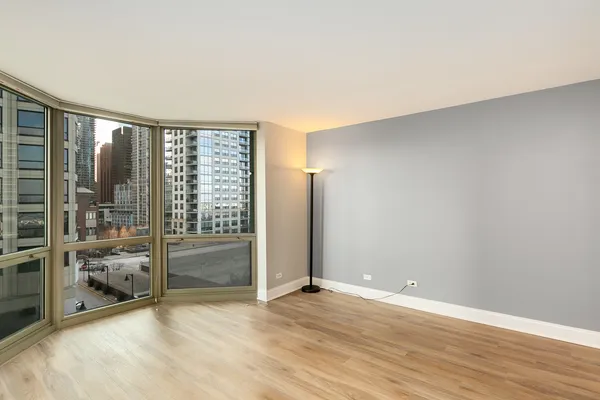 $4,000 | 195 North Harbor Drive, Unit 406, Chicago, IL 60601