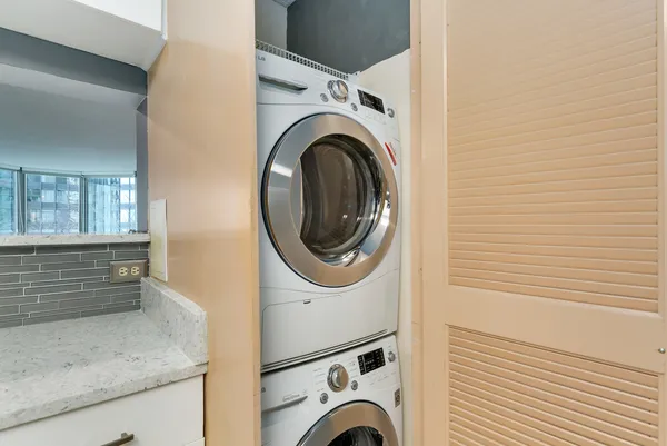 $4,000 | 195 North Harbor Drive, Unit 406, Chicago, IL 60601