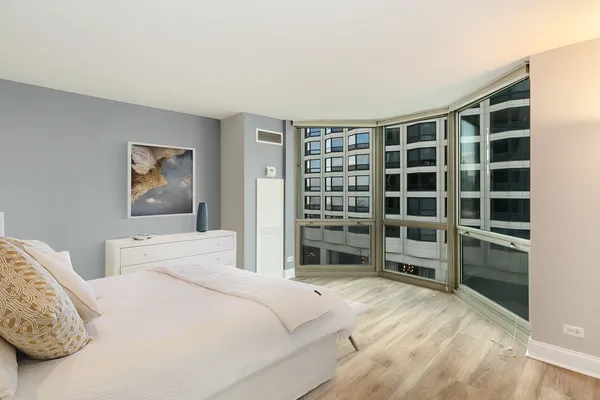 $4,000 | 195 North Harbor Drive, Unit 406, Chicago, IL 60601