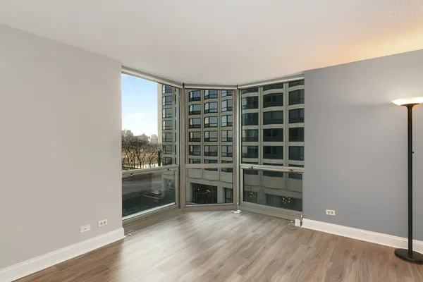 $4,000 | 195 North Harbor Drive, Unit 406, Chicago, IL 60601