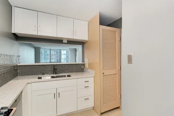 $4,000 | 195 North Harbor Drive, Unit 406, Chicago, IL 60601