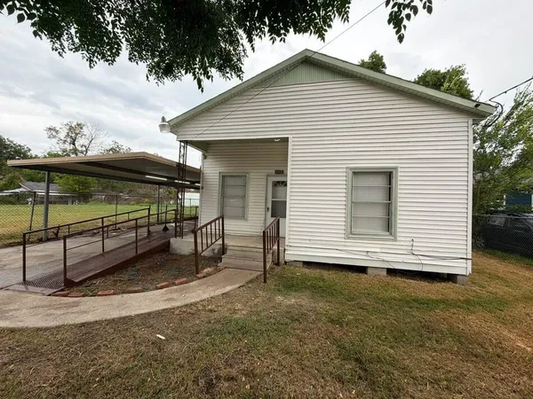 $1,345 | 4622 Falls Street, Houston, TX 77026