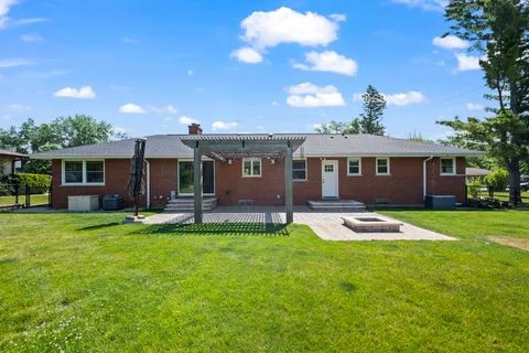 $589,000 | 4 Garden Court, Prospect Heights, IL 60070