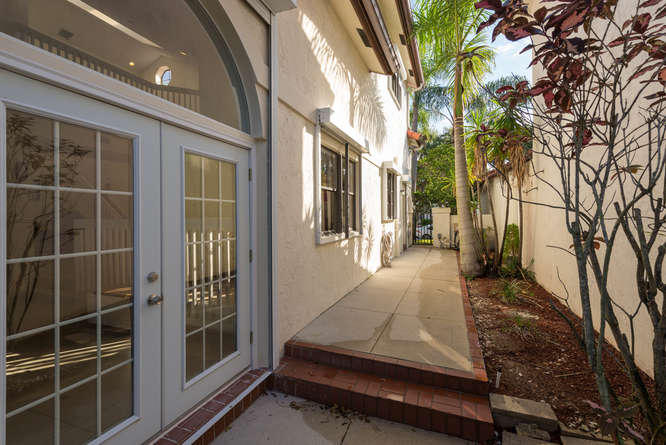23041 Via Stel Boca Raton, FL 33433 - Photo 4 of 42 23041 Via Stel Boca Raton FL-small-010-4