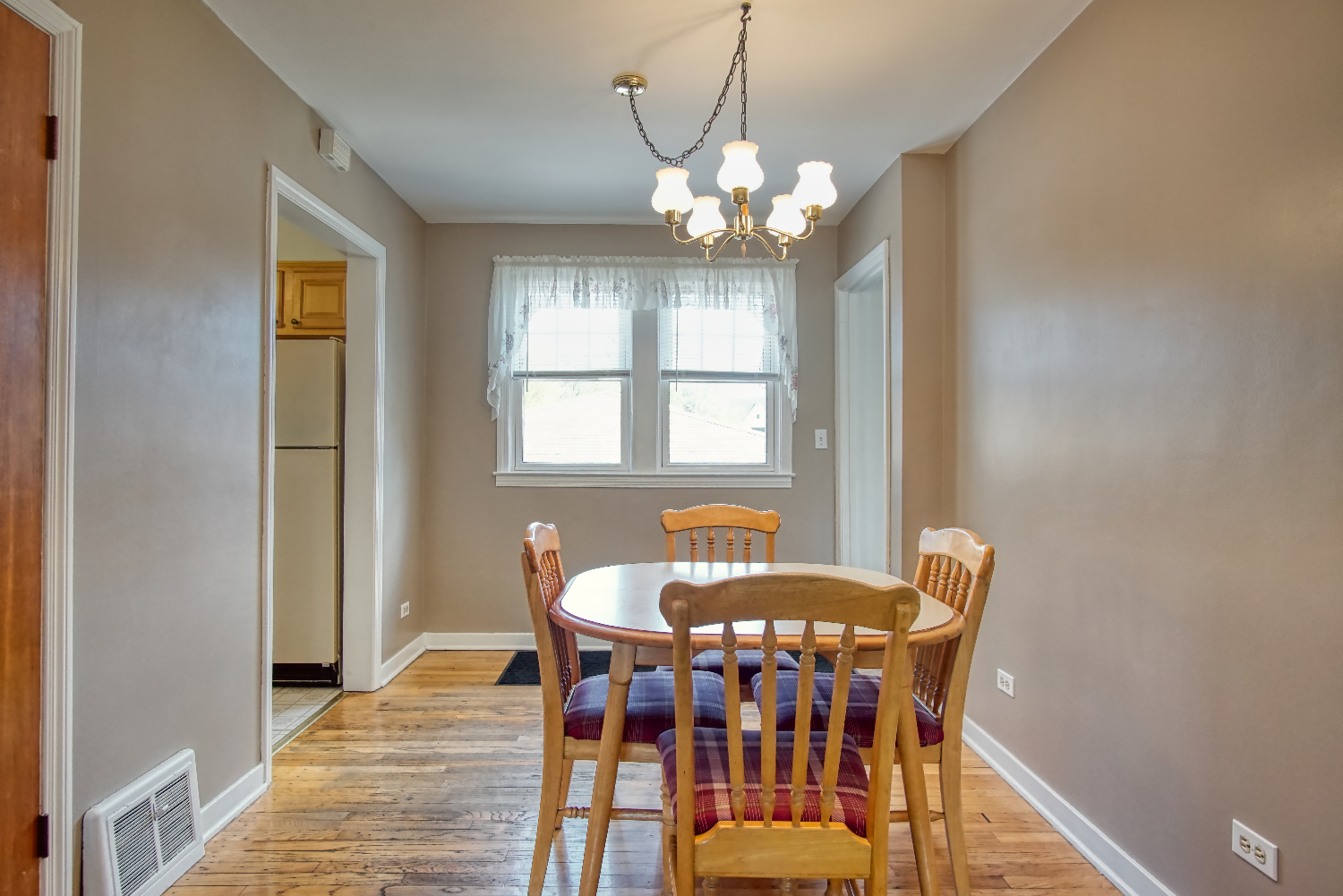 671 Spring Road Elmhurst, IL 60126 - Photo 5 of 23