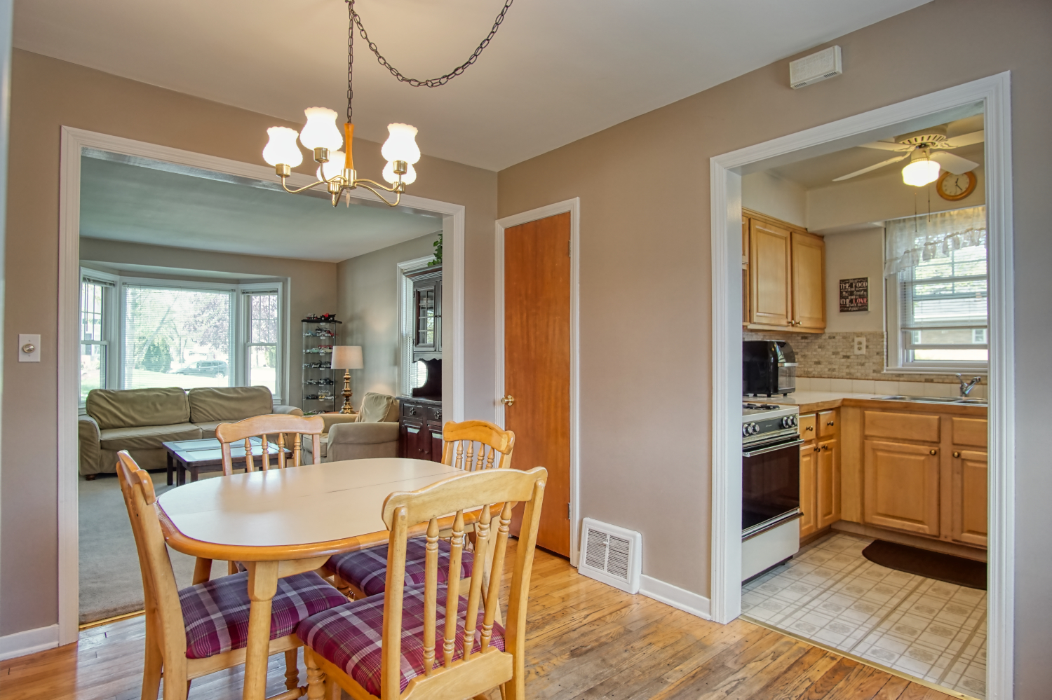 671 Spring Road Elmhurst, IL 60126 - Photo 6 of 23
