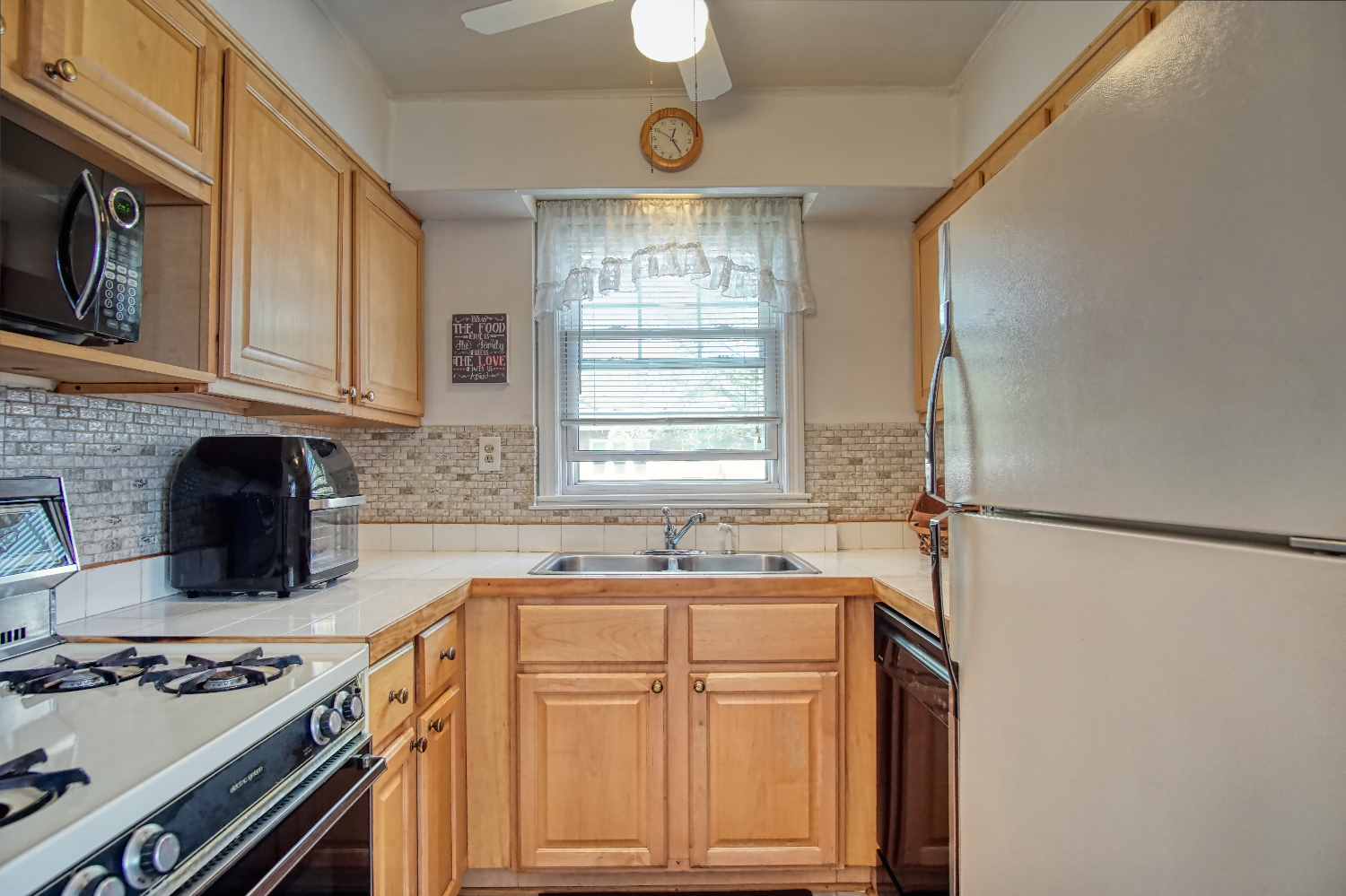 671 Spring Road Elmhurst, IL 60126 - Photo 7 of 23