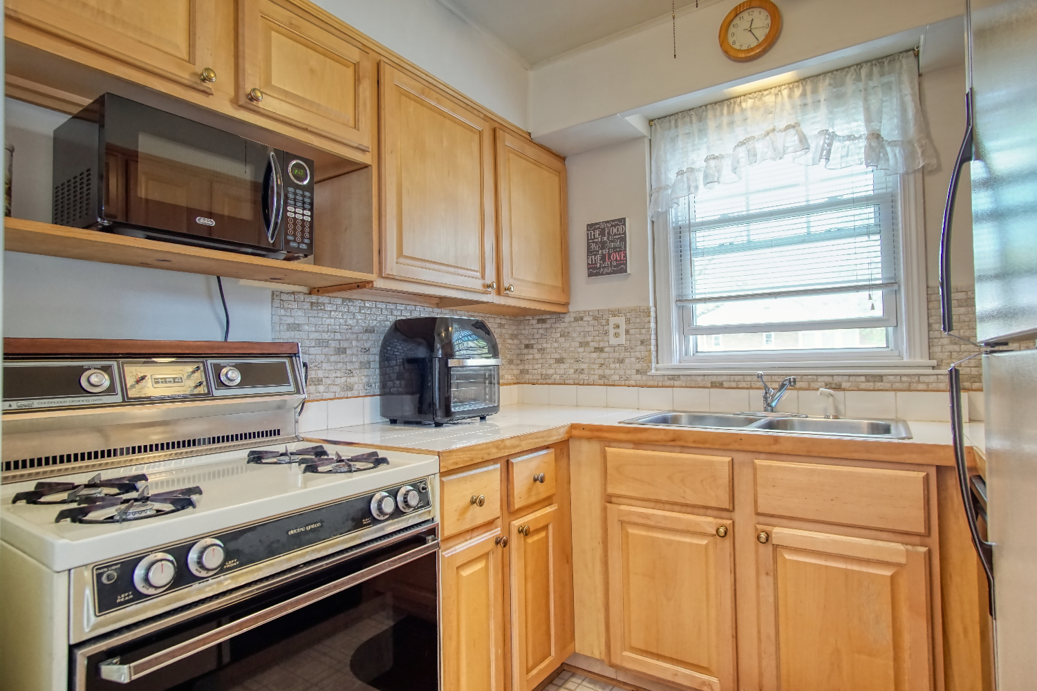 671 Spring Road Elmhurst, IL 60126 - Photo 8 of 23
