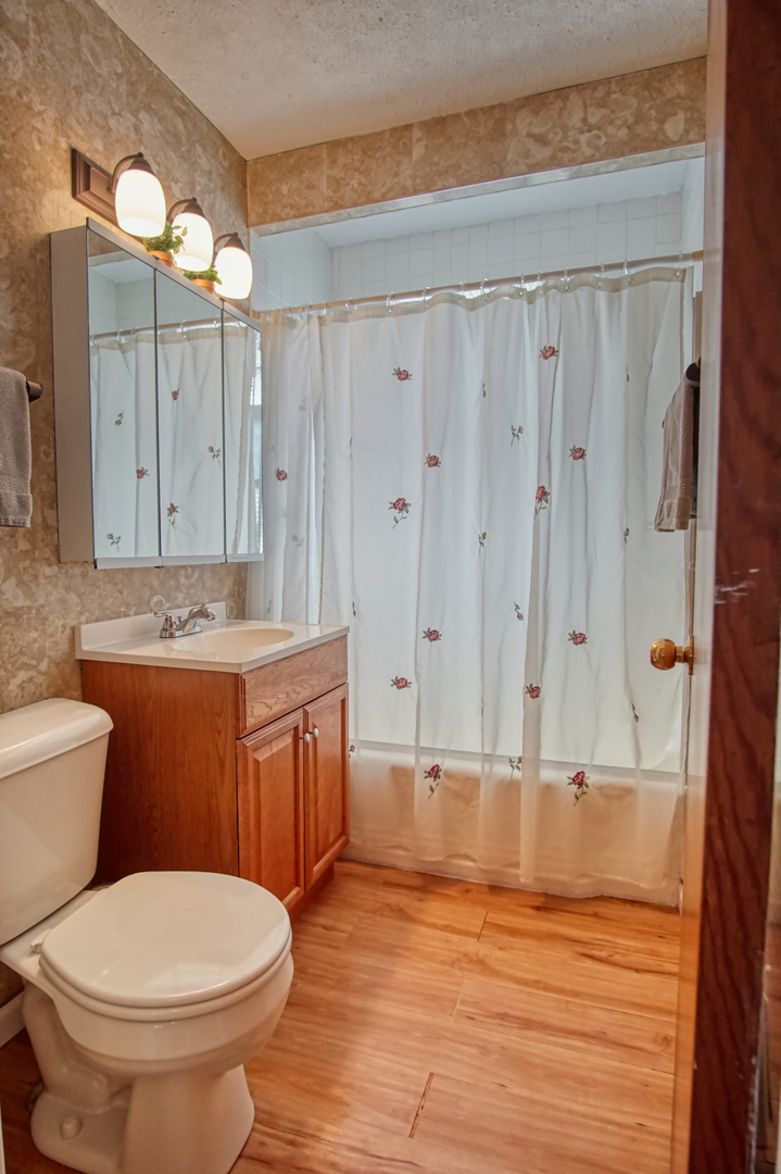 671 Spring Road Elmhurst, IL 60126 - Photo 10 of 23