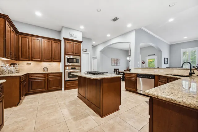 $620,000 | 1114 Commons Waterway Drive, Huffman, TX 77336