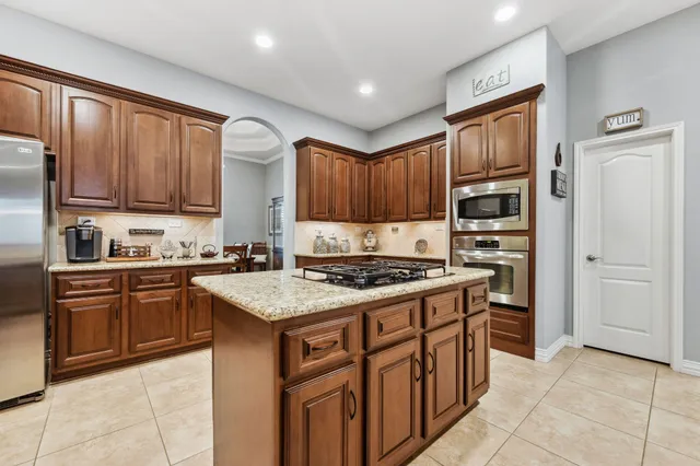 $620,000 | 1114 Commons Waterway Drive, Huffman, TX 77336