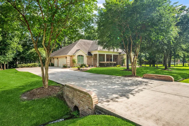 $620,000 | 1114 Commons Waterway Drive, Huffman, TX 77336