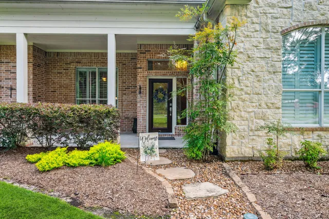 $620,000 | 1114 Commons Waterway Drive, Huffman, TX 77336