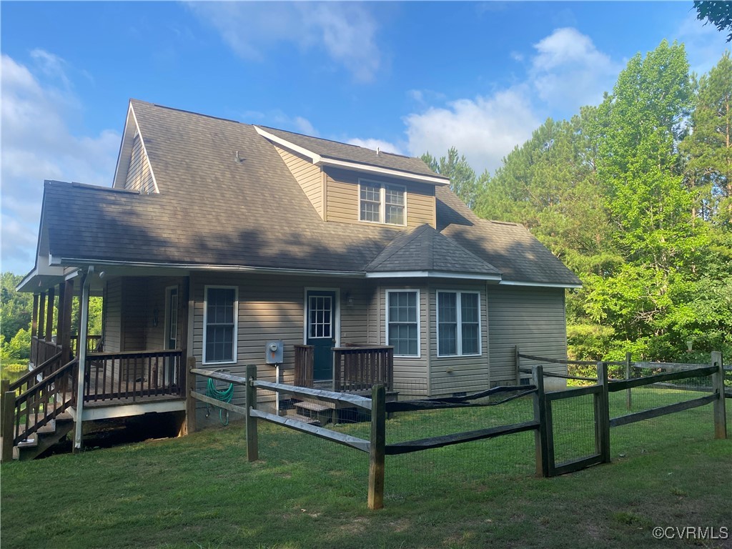 4554 Plank Road Kenbridge, VA 23944 - Photo 21 of 41 a front view of a house with a garden