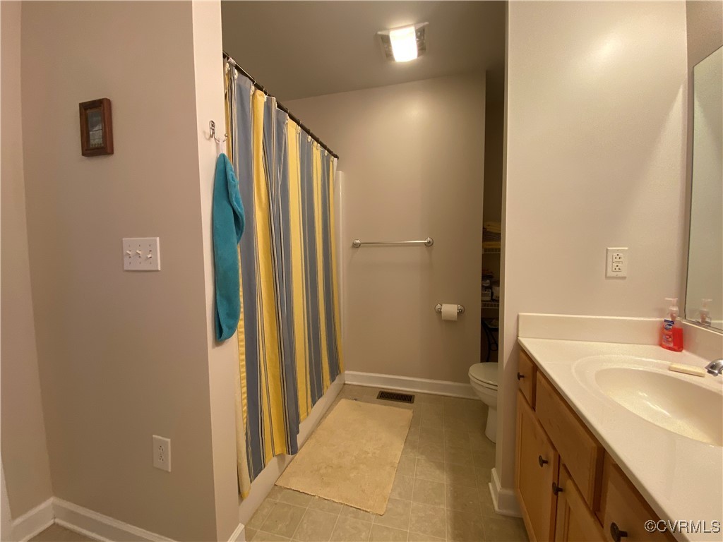 4554 Plank Road Kenbridge, VA 23944 - Photo 34 of 41 a bathroom with a sink and a mirror