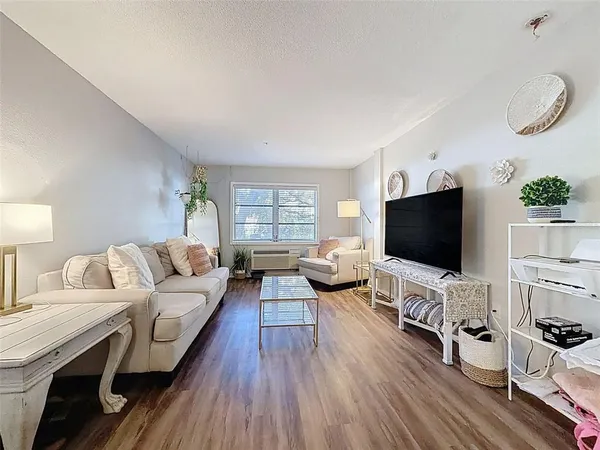 $3,200 | 406 South Cedar Avenue, Unit 103, Tampa, FL 33606