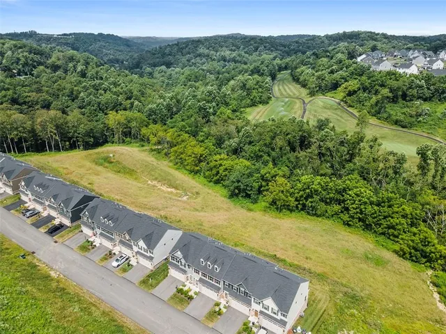 $412,500 | 8003 Kapalua Lane, Jeannette, PA 15644