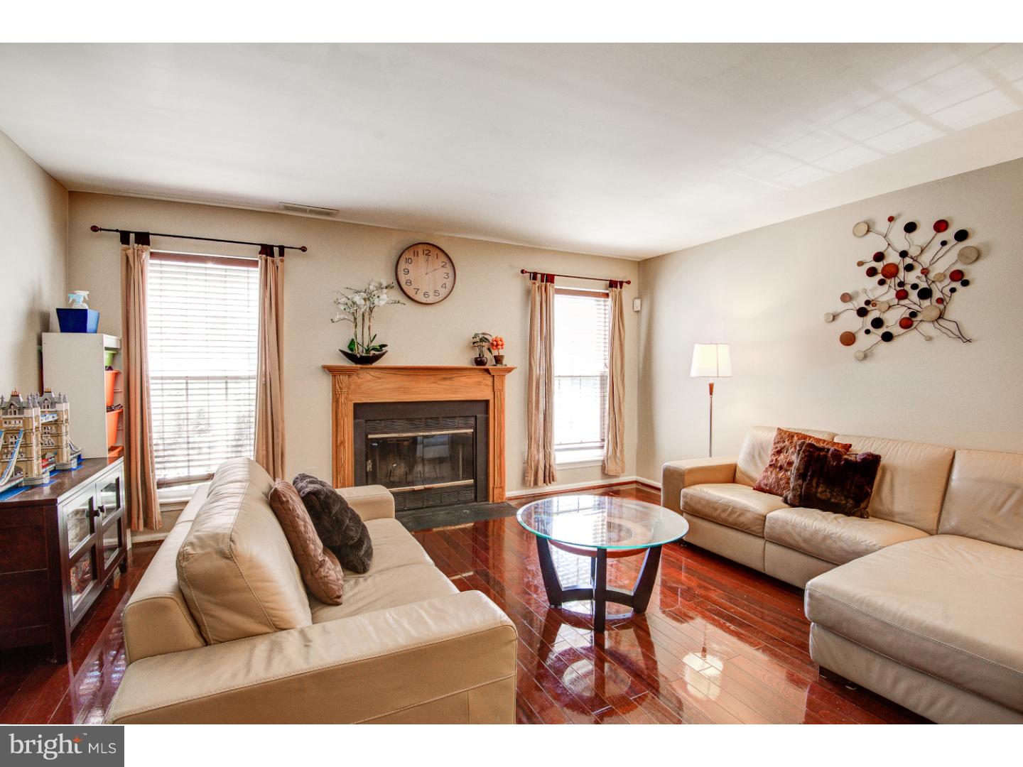 604 Wharton Road Mount Laurel, NJ 08054 - Photo 3 of 16 Living Room