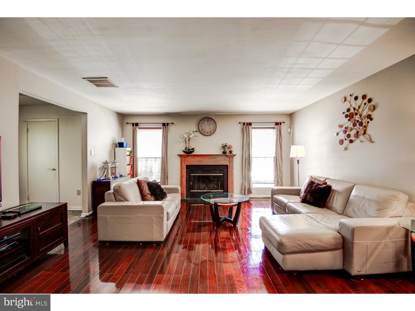 604 Wharton Road Mount Laurel, NJ 08054 - Photo 4 of 16 Living Room