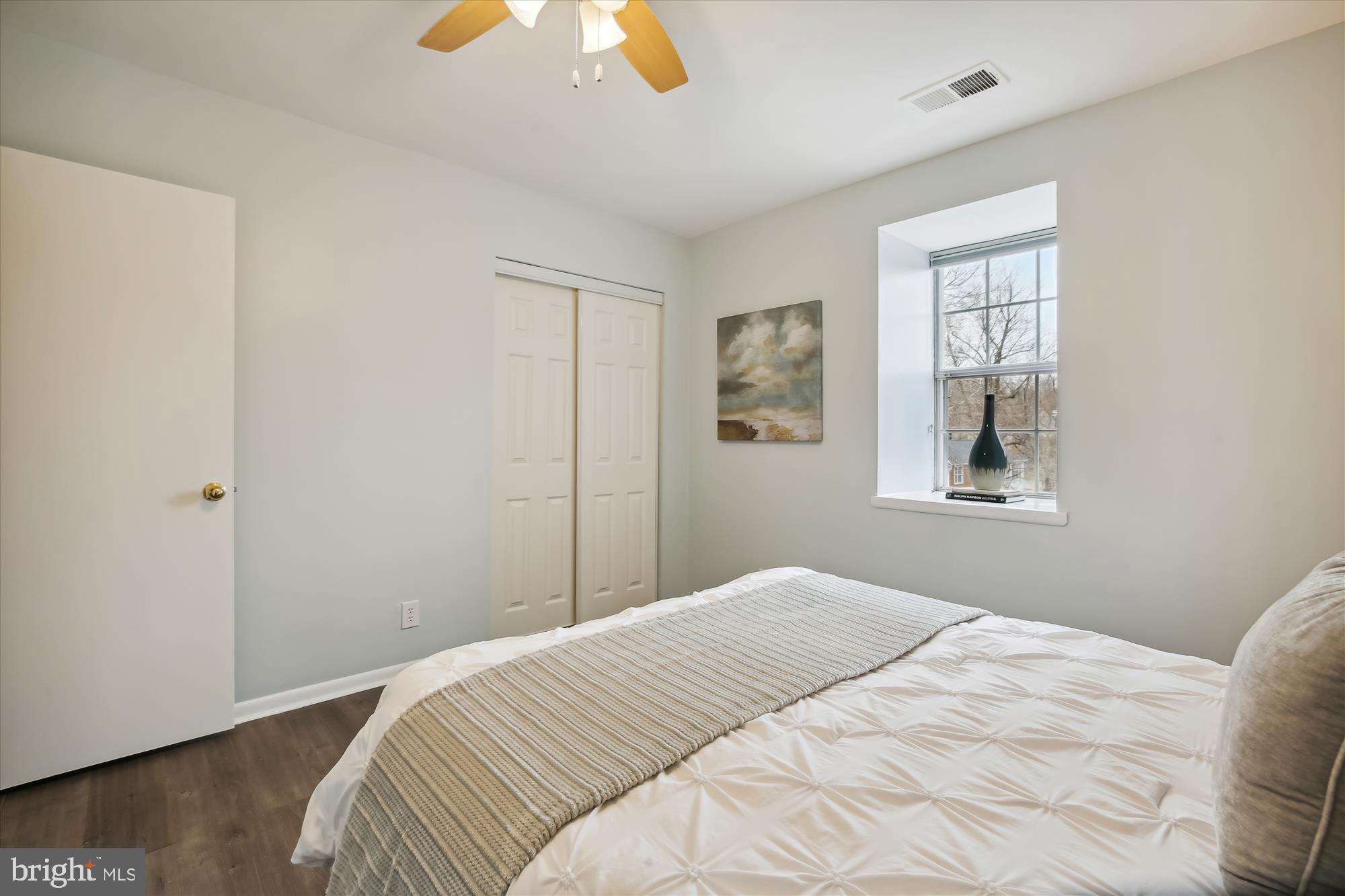2649 South Walter Reed Drive, Unit B Arlington, VA 22206 - Photo 21 of 104 Primary Bedroom
