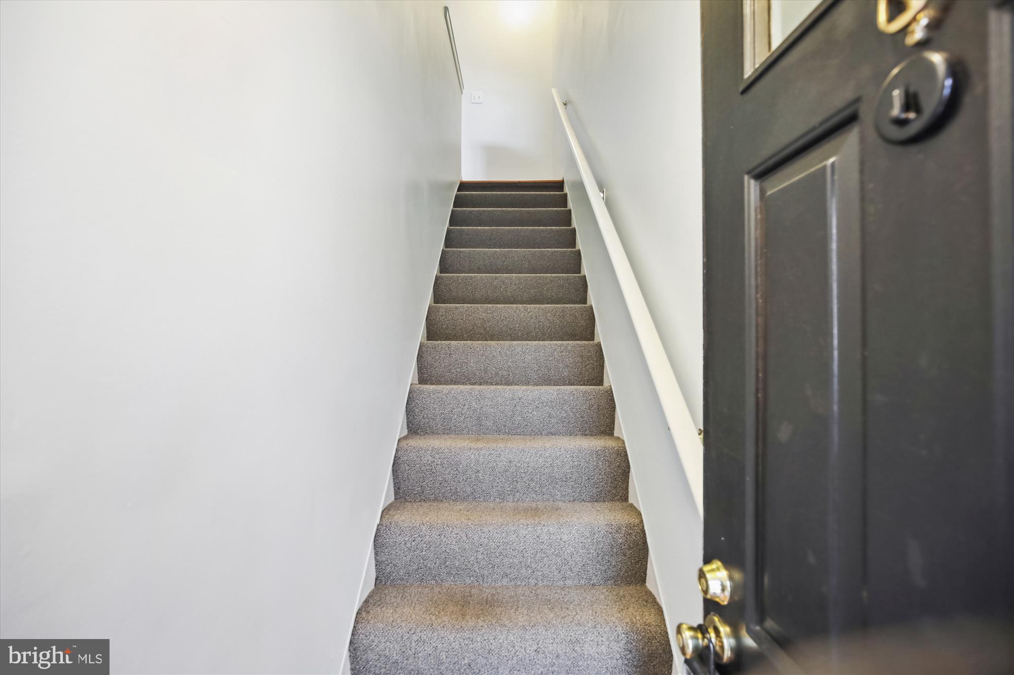2649 South Walter Reed Drive, Unit B Arlington, VA 22206 - Photo 35 of 104 Foyer
