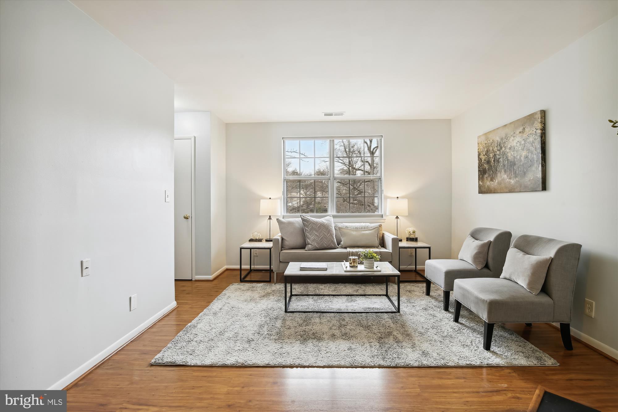 2649 South Walter Reed Drive, Unit B Arlington, VA 22206 - Photo 5 of 104 Living Room