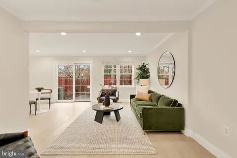 $660,000 | 7807 Snead Lane, Falls Church, VA 22043