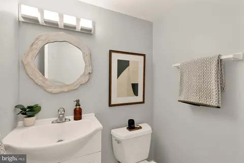 $660,000 | 7807 Snead Lane, Falls Church, VA 22043