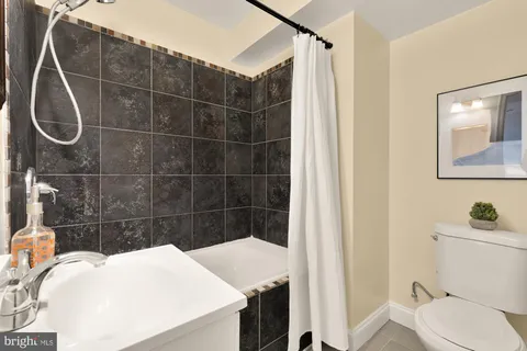 $660,000 | 7807 Snead Lane, Falls Church, VA 22043