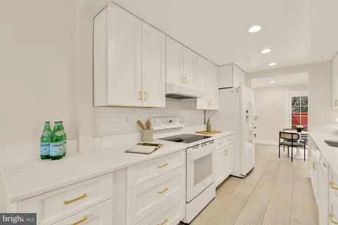 $660,000 | 7807 Snead Lane, Falls Church, VA 22043