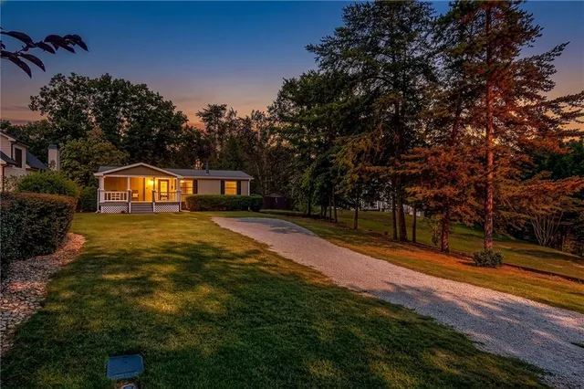a view of a house with a yard