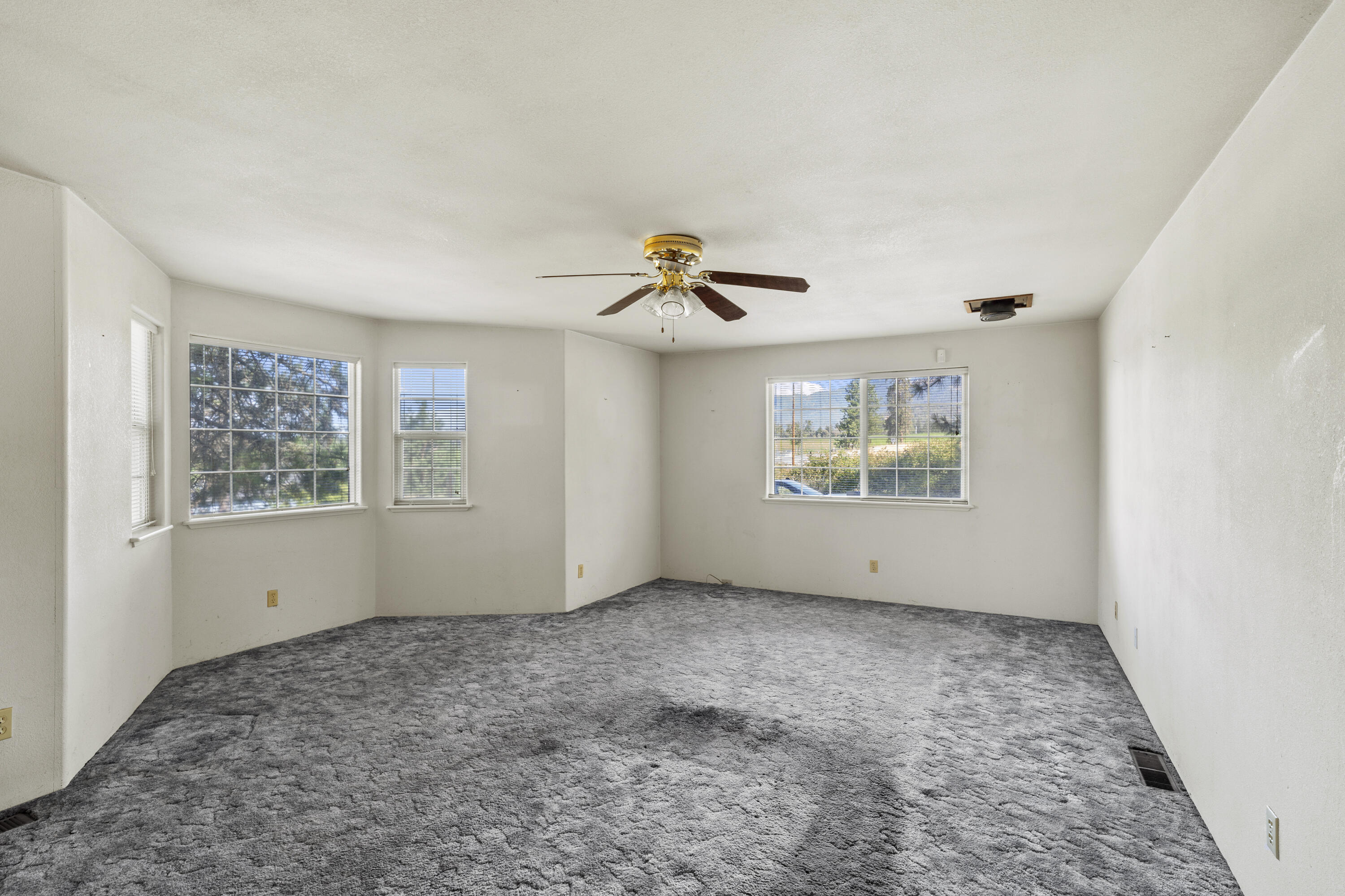 14636 North Applegate Road Grants Pass, OR 97527 - Photo 6 of 26 14636 N Applegate Road - 8