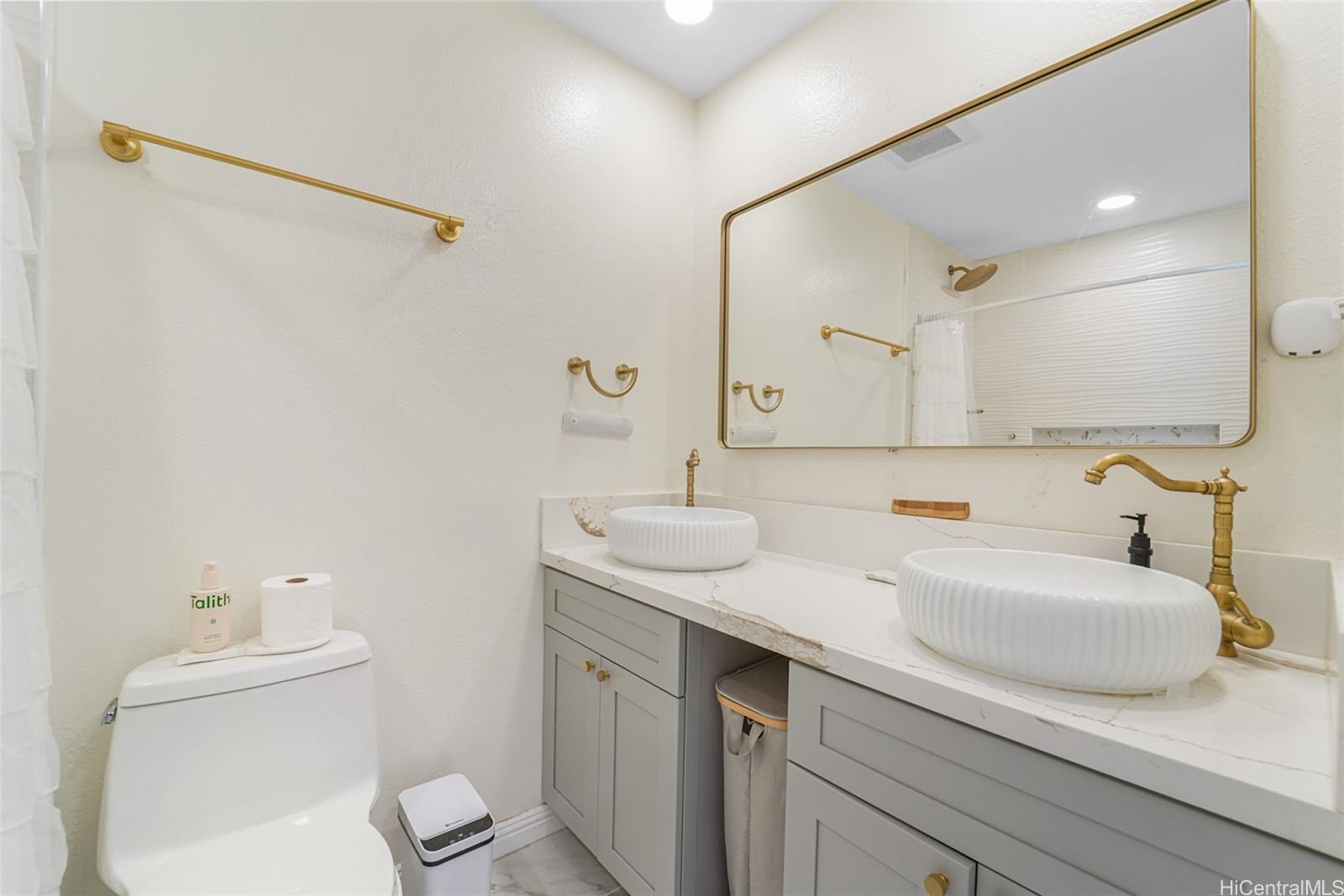 94-828 Lumiauau Street, Unit M204 Waipahu, HI 96797 - Photo 10 of 25 a bathroom with a sink toilet and mirror