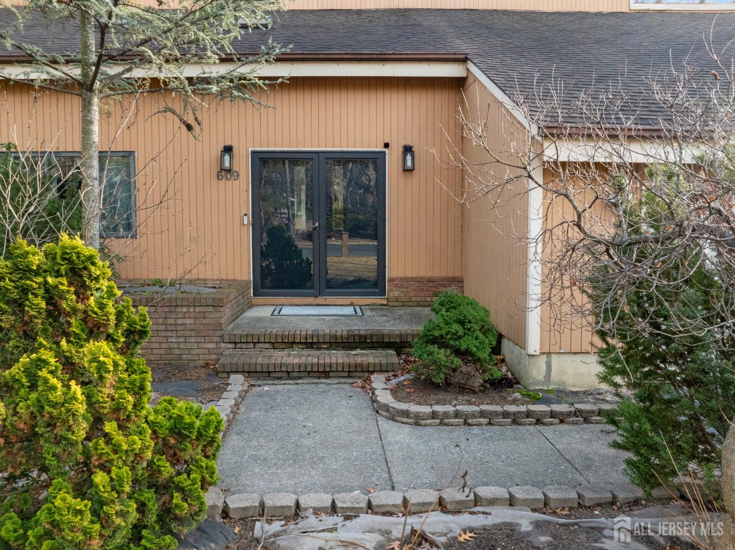 609 Old Stage Road Spotswood, NJ 08884 - Photo 2 of 27