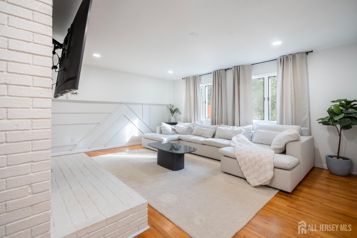 609 Old Stage Road Spotswood, NJ 08884 - Photo 6 of 27