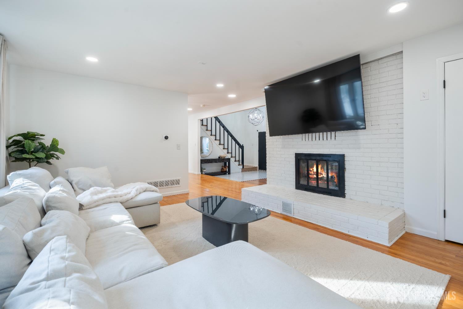 609 Old Stage Road Spotswood, NJ 08884 - Photo 7 of 27