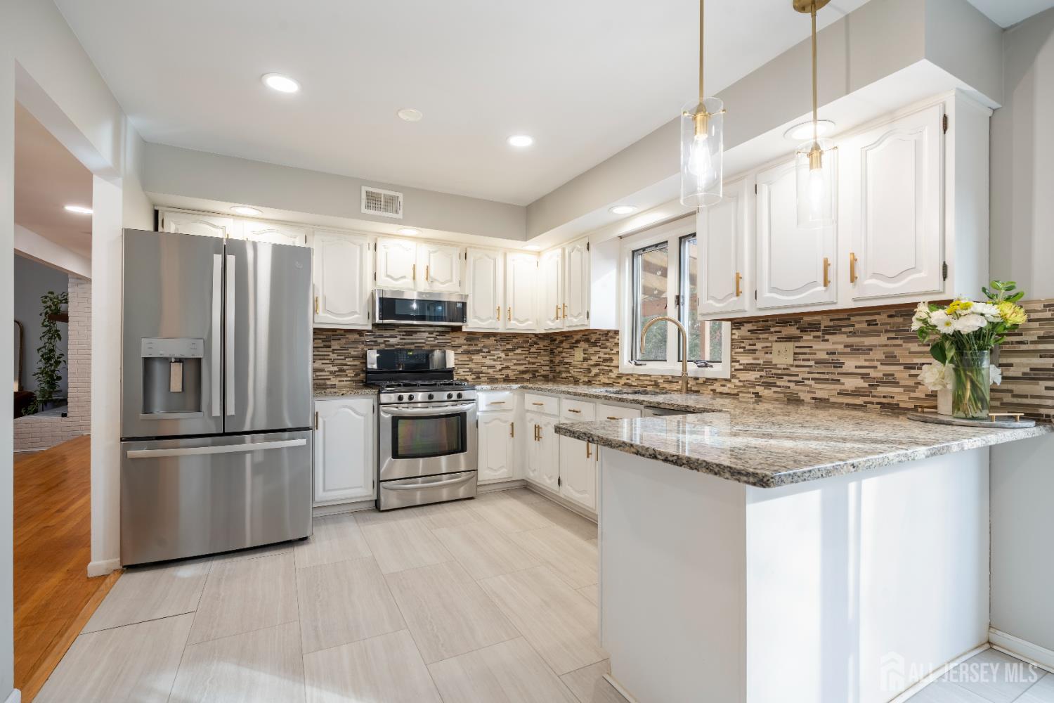 609 Old Stage Road Spotswood, NJ 08884 - Photo 10 of 27