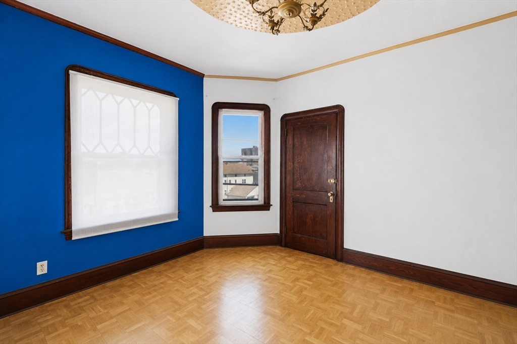 327 William Street Fall River, MA 02721 - Photo 18 of 41