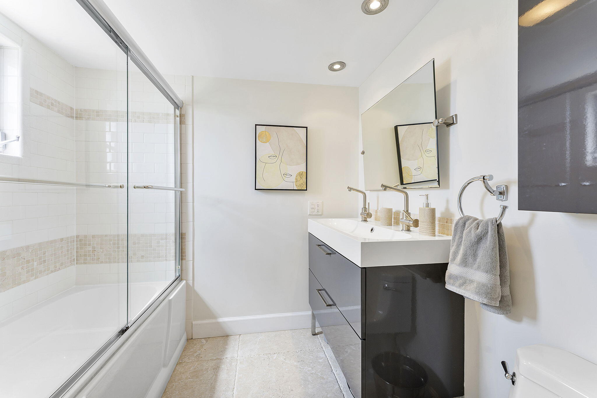 2871 North Ocean Boulevard, Unit F339 Boca Raton, FL 33431 - Photo 11 of 39 Primary Bathroom