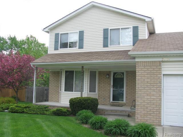 2961 Gravel Ridge Drive Rochester, MI 48307 - Photo 14 of 15 Gravel Ridge #14 Landscaping