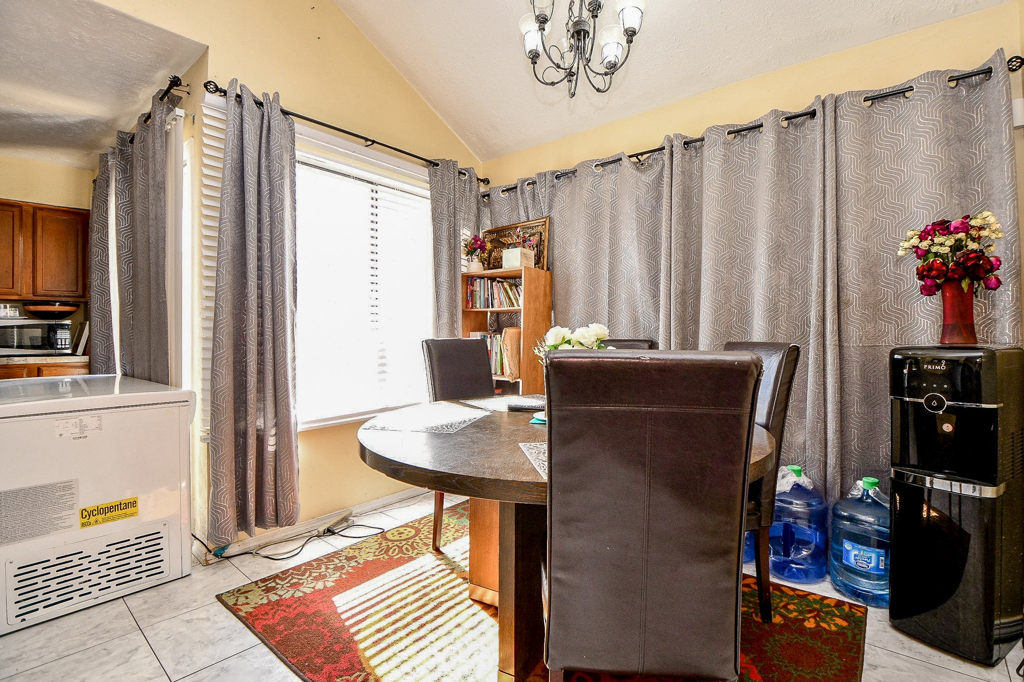 8628 Beechcrest Street Houston, TX 77083 - Photo 4 of 20 a dining room with furniture and window