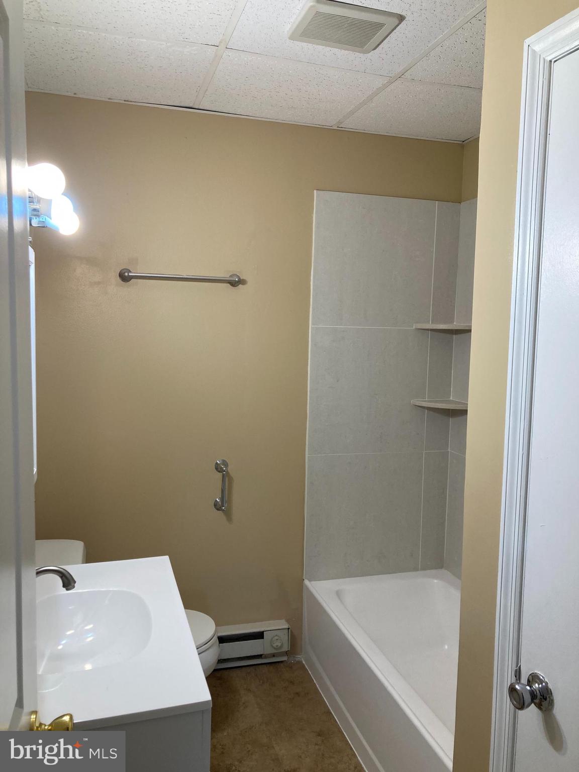 102 Delaware Road, Unit 3 Riegelsville, PA 18077 - Photo 11 of 11 a bathroom with a bathtub