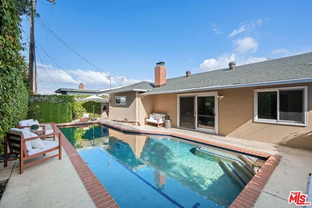 a view of a pathway of a building