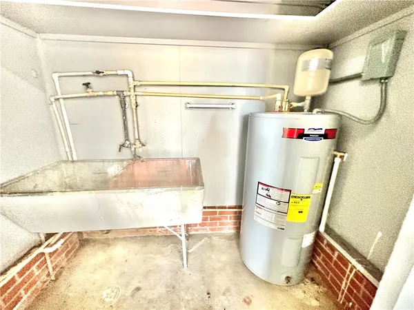 $1,800 | 1005 Seminole Trail, Waycross, GA 31501