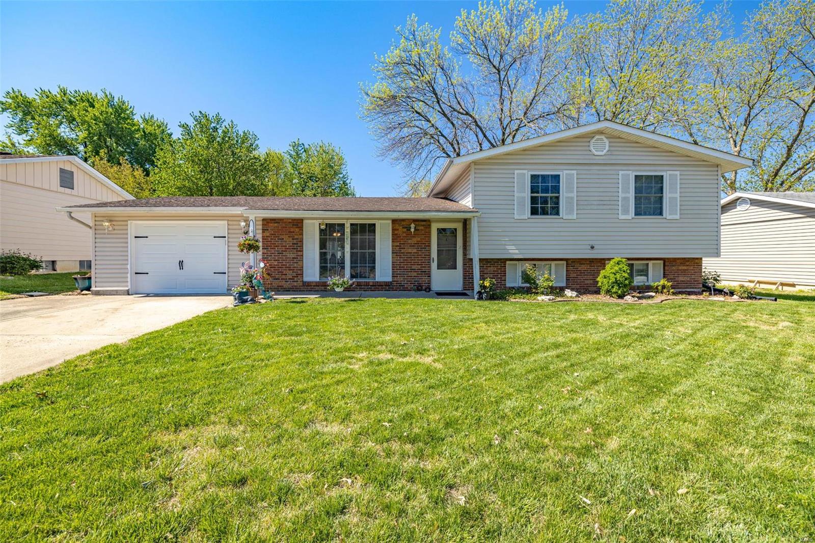 70 Country Hill Road St. Peters, MO 63376 - Photo 1 of 27